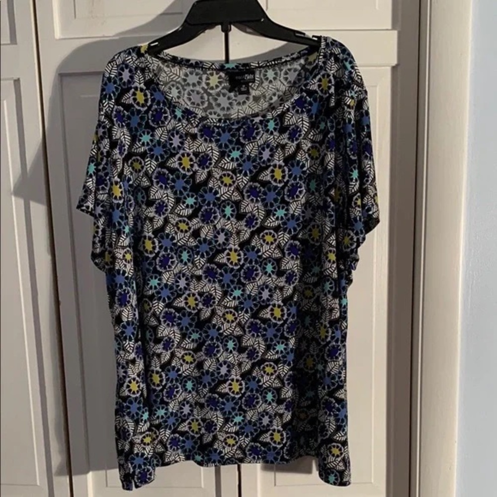 East 5th Multi-colored Floral Scoop Neck Short Sleeve Blouse